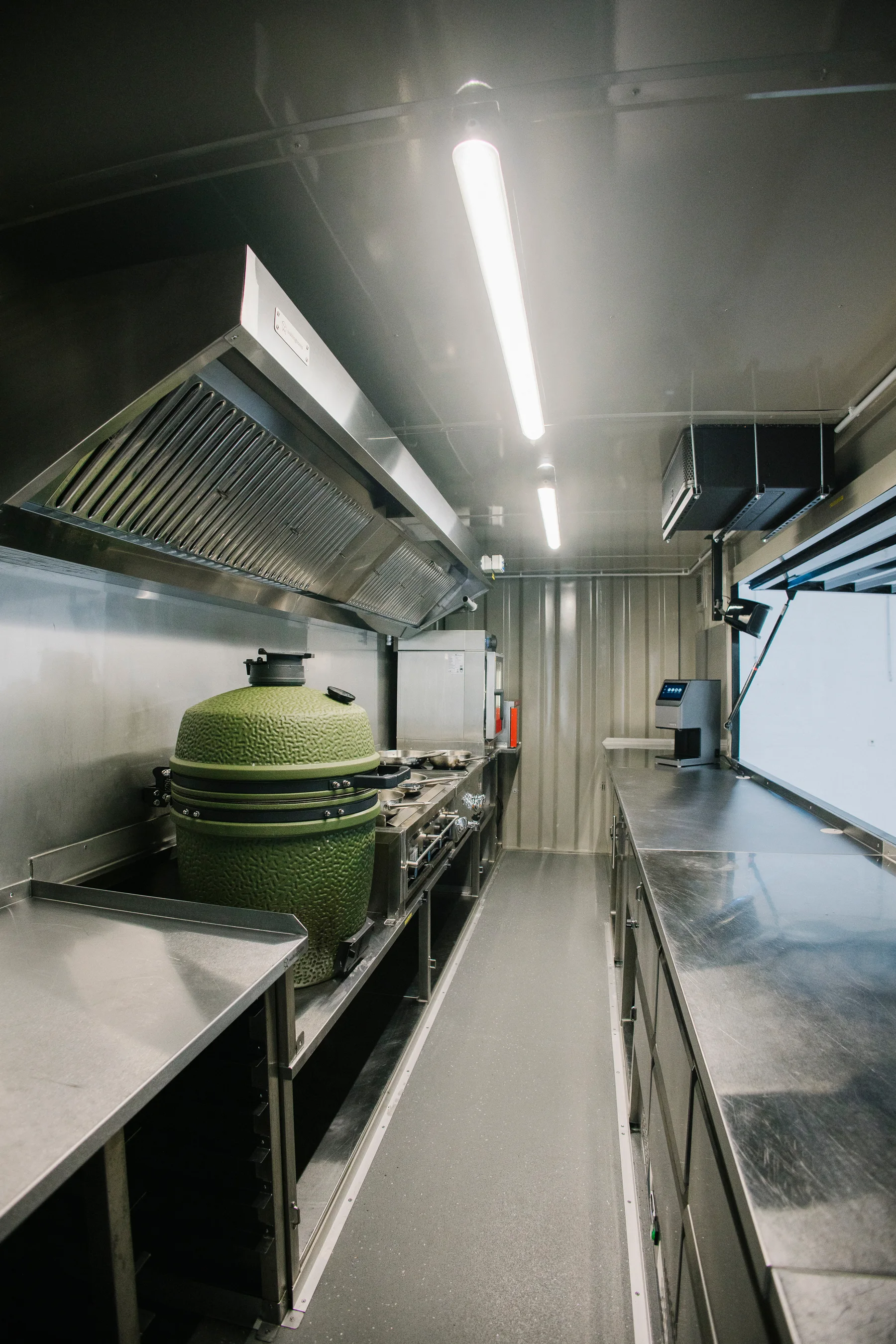 Einblick in die Ausstattung des Foodtrucks